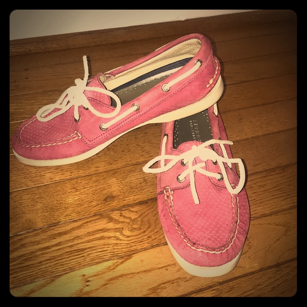 Vibrant pink Sperry’s